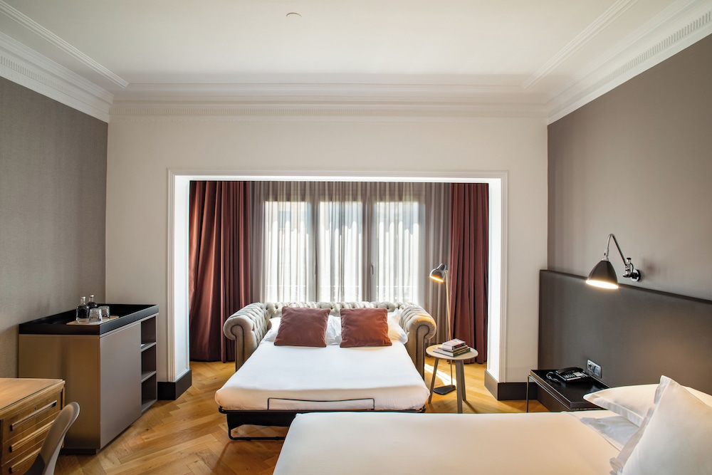 Alexandra Barcelona Hotel, Curio Collection by Hilton — Hotel rooms in Barcelona, Catalonia