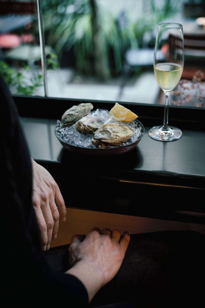 Alexandra Barcelona Hotel, Curio Collection by Hilton — Restaurant & bars in Barcelona, Catalonia