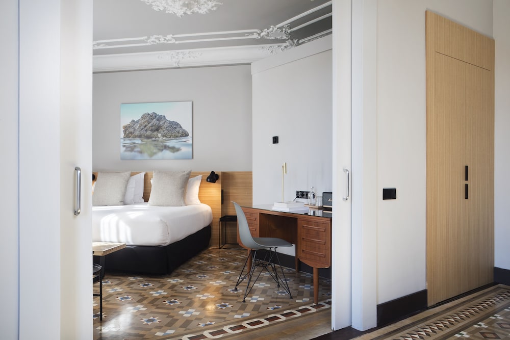 Alexandra Barcelona Hotel, Curio Collection by Hilton — Hotel rooms in Barcelona, Catalonia