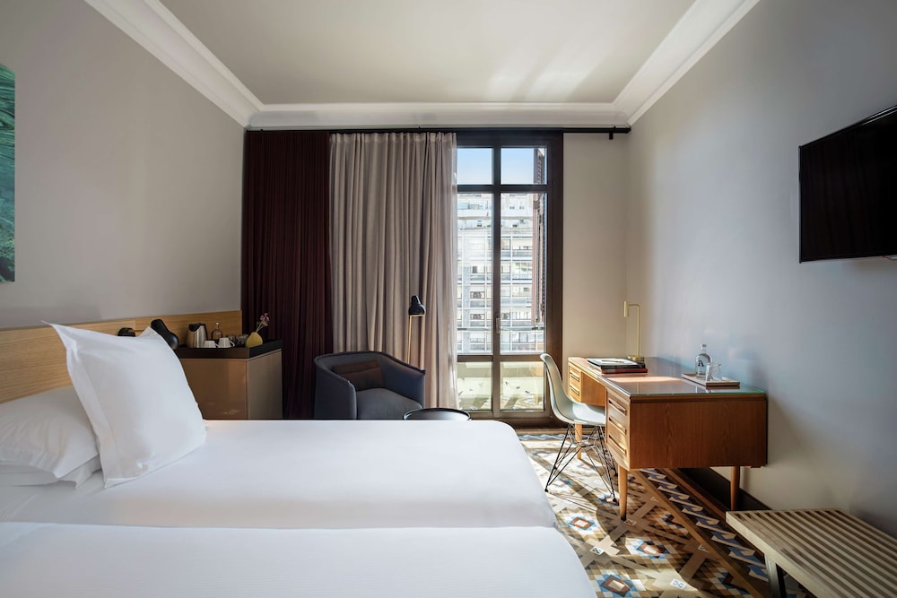 Alexandra Barcelona Hotel, Curio Collection by Hilton — Hotel rooms in Barcelona, Catalonia