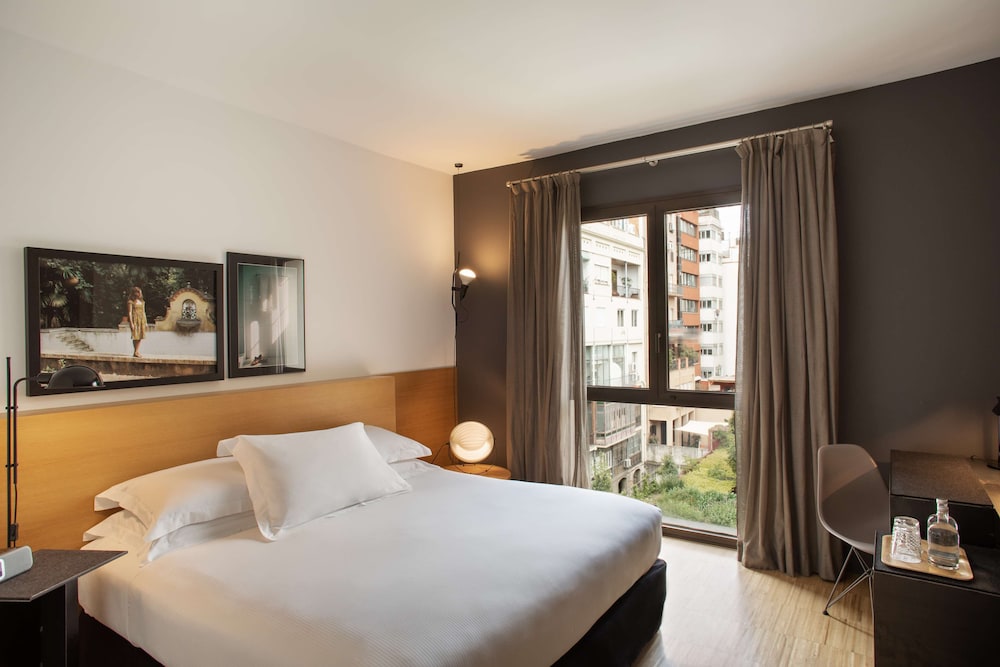 Alexandra Barcelona Hotel, Curio Collection by Hilton — Hotel rooms in Barcelona, Catalonia