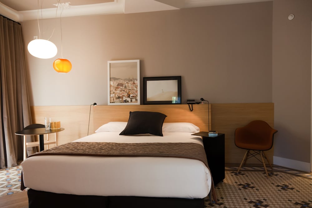 Alexandra Barcelona Hotel, Curio Collection by Hilton — Hotel rooms in Barcelona, Catalonia