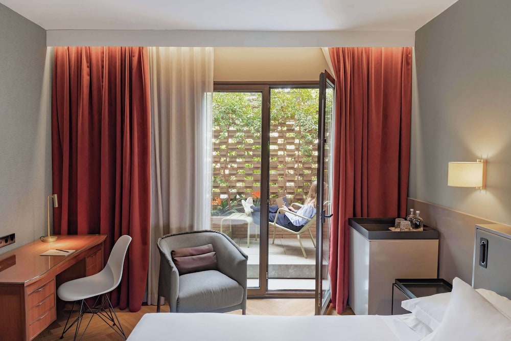 Alexandra Barcelona Hotel, Curio Collection by Hilton — Hotel rooms in Barcelona, Catalonia