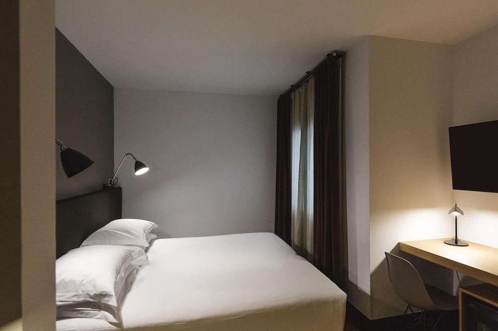 Alexandra Barcelona Hotel, Curio Collection by Hilton — Hotel rooms in Barcelona, Catalonia