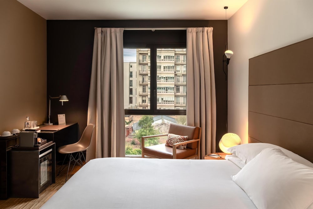 Alexandra Barcelona Hotel, Curio Collection by Hilton — Hotel rooms in Barcelona, Catalonia