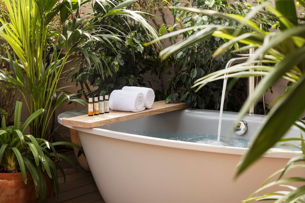 Alexandra Barcelona Hotel, Curio Collection by Hilton — Spa in Barcelona, Catalonia