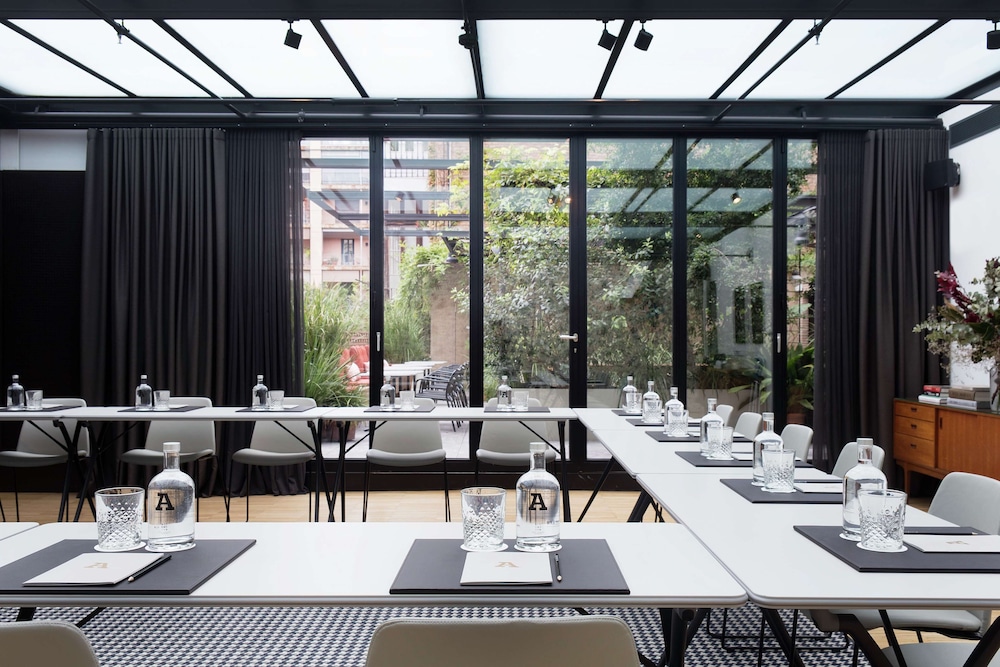 Alexandra Barcelona Hotel, Curio Collection by Hilton — Restaurant & bars in Barcelona, Catalonia