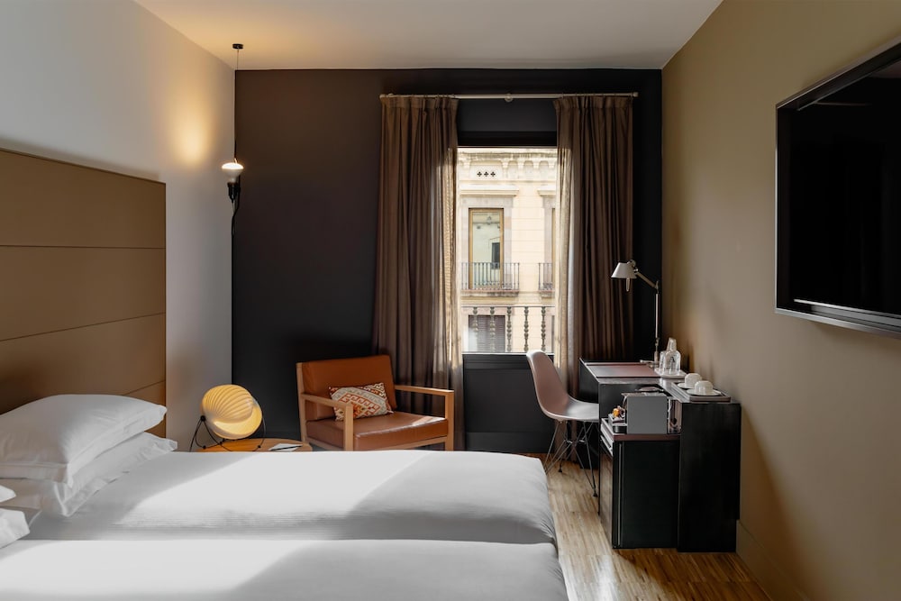 Alexandra Barcelona Hotel, Curio Collection by Hilton — Hotel rooms in Barcelona, Catalonia