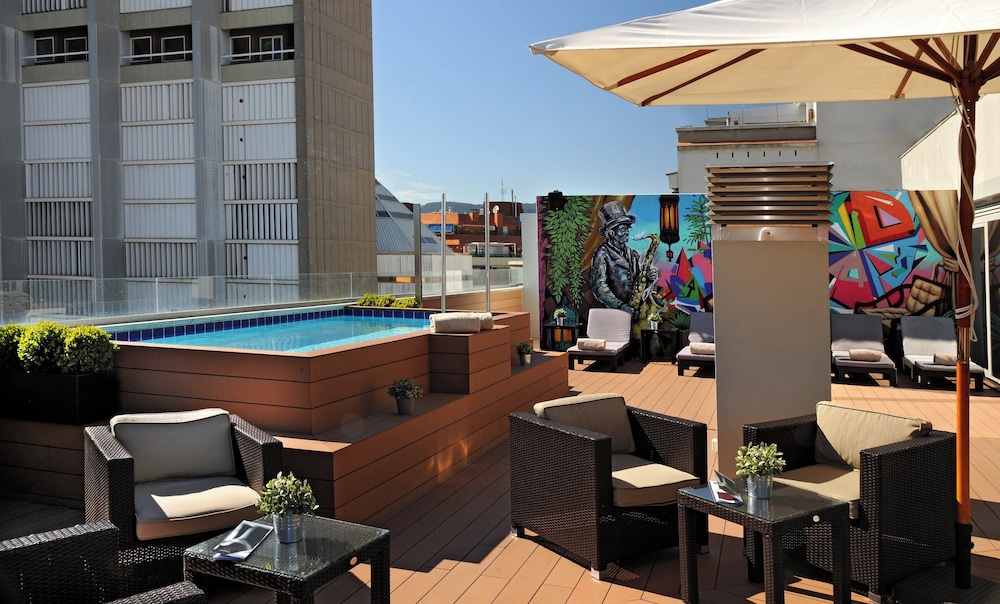 Sercotel Amister Art Hotel — Swimming pool in Barcelona, Catalonia
