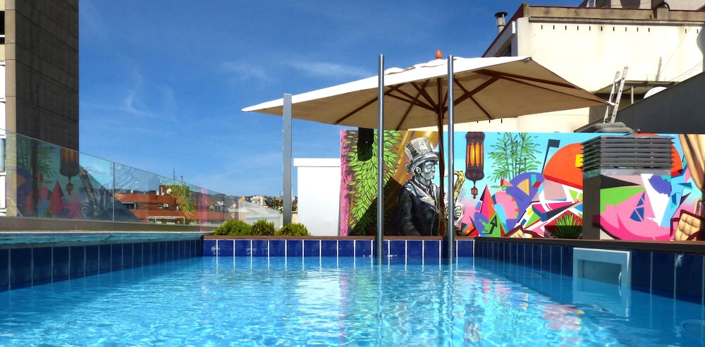 Sercotel Amister Art Hotel — Swimming pool in Barcelona, Catalonia