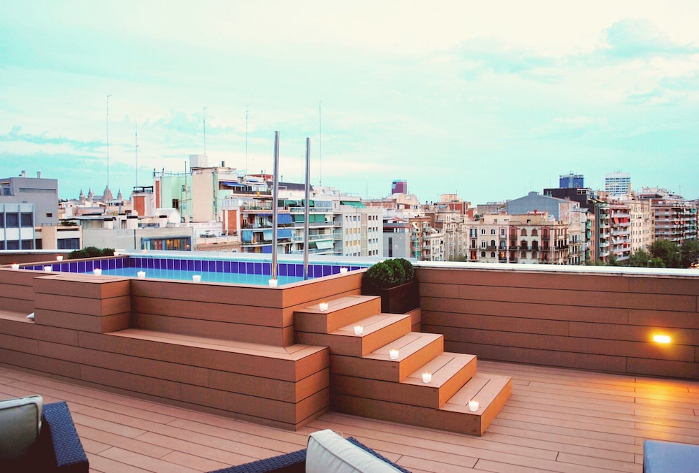 Sercotel Amister Art Hotel — Swimming pool in Barcelona, Catalonia