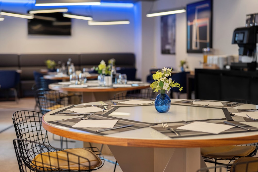 Naitly Barcelona Poblenou — Restaurant & bars in Barcelona, Catalonia