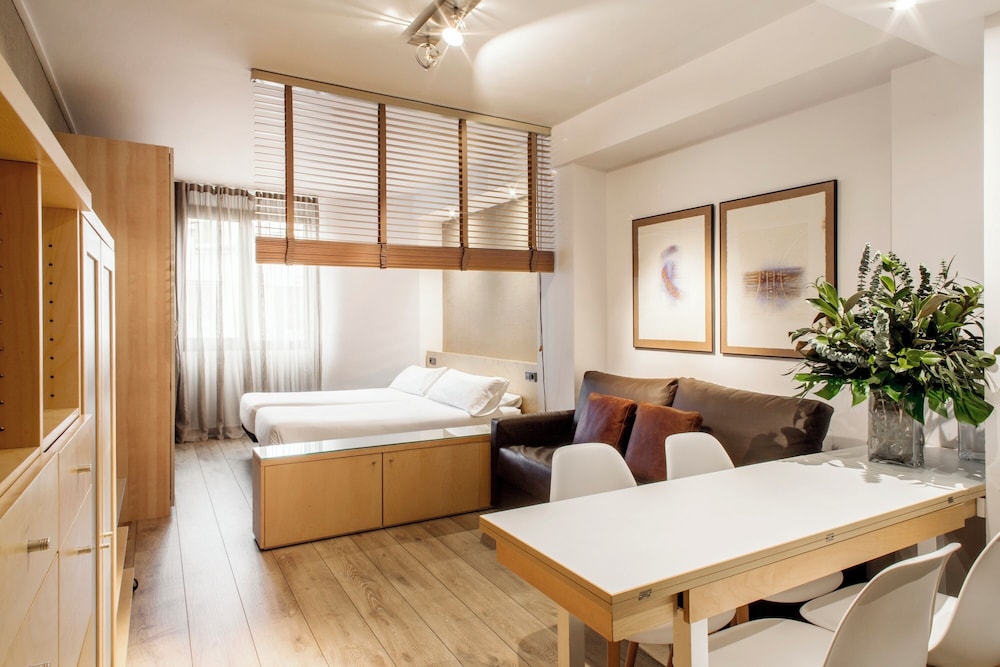 Aramunt Apartments — Hotel rooms in Barcelona, Catalonia