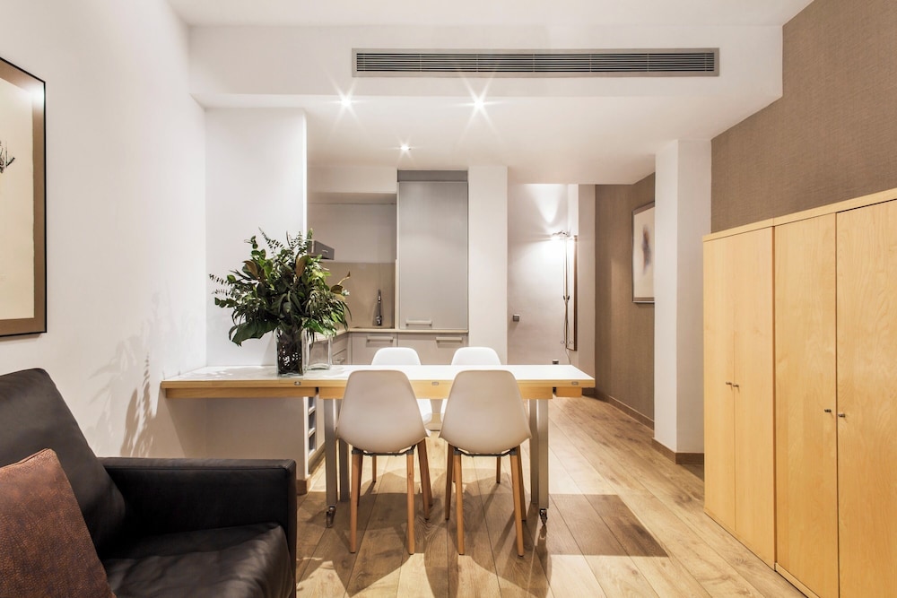Aramunt Apartments — Hotel rooms in Barcelona, Catalonia