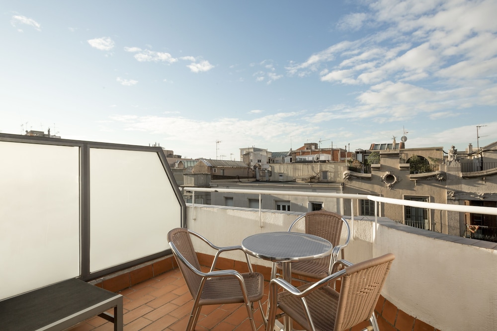 Aramunt Apartments — Hotel rooms in Barcelona, Catalonia
