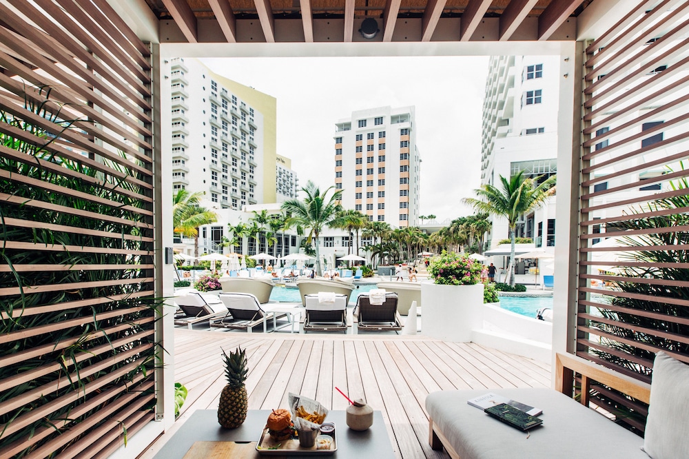 Loews Miami Beach Hotel – South Beach — Swimming pool in Miami, Florida