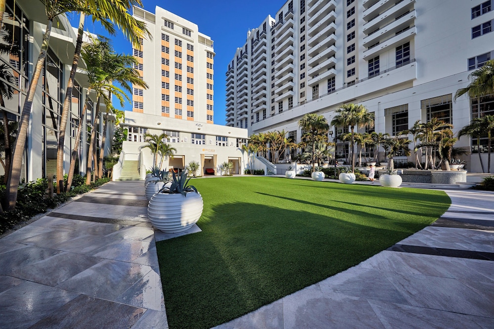 Loews Miami Beach Hotel – South Beach — Hotel building in Miami, Florida