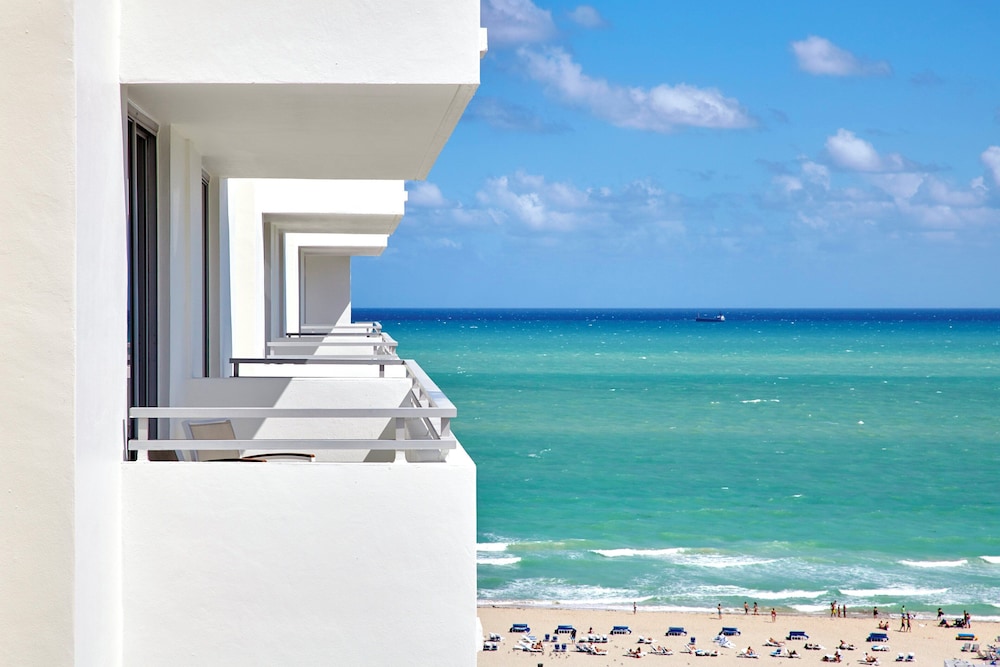 Loews Miami Beach Hotel – South Beach — Hotel building in Miami, Florida