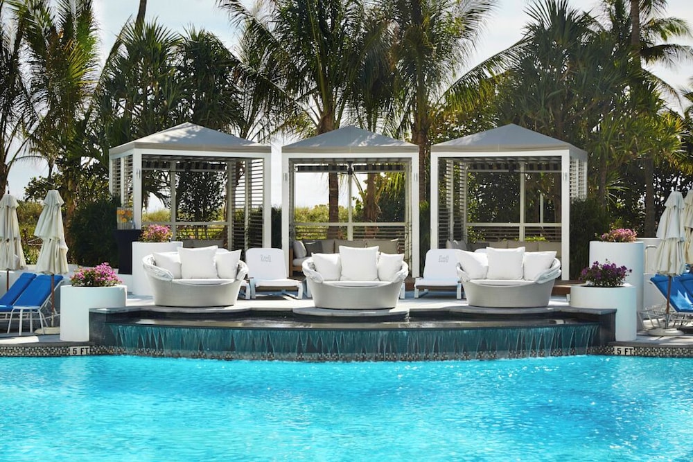 Loews Miami Beach Hotel – South Beach — Swimming pool in Miami, Florida