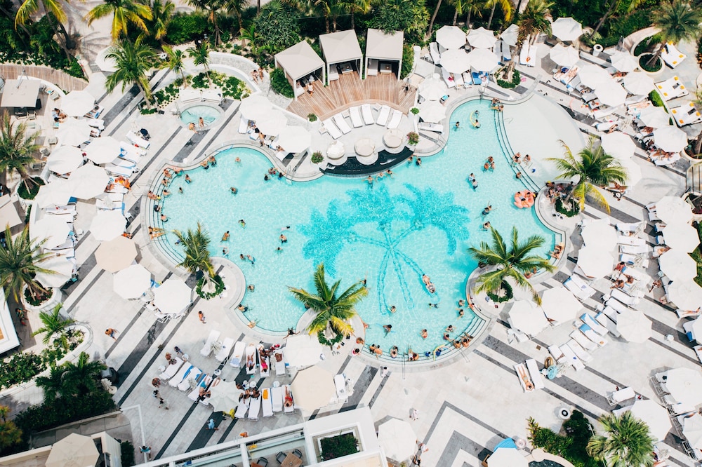 Loews Miami Beach Hotel – South Beach — Swimming pool in Miami, Florida