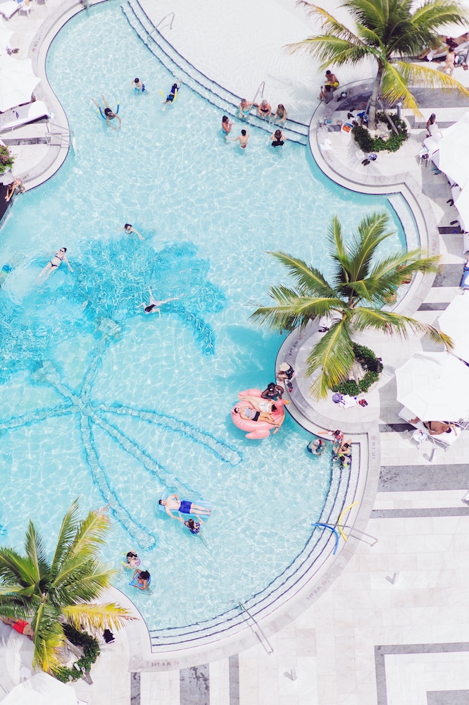 Loews Miami Beach Hotel – South Beach — Swimming pool in Miami, Florida