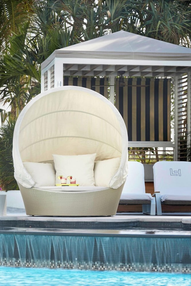 Loews Miami Beach Hotel – South Beach — Swimming pool in Miami, Florida