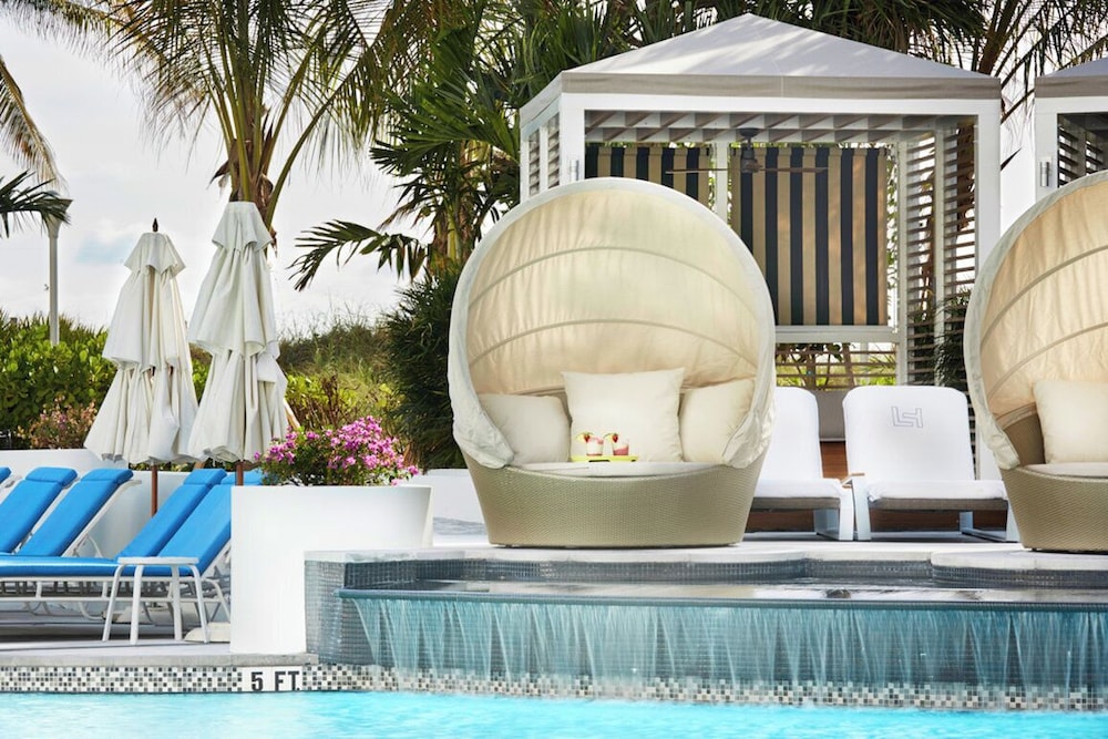 Loews Miami Beach Hotel – South Beach — Swimming pool in Miami, Florida
