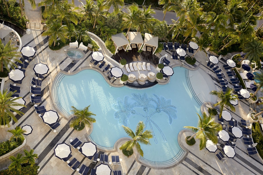Loews Miami Beach Hotel – South Beach — Swimming pool in Miami, Florida