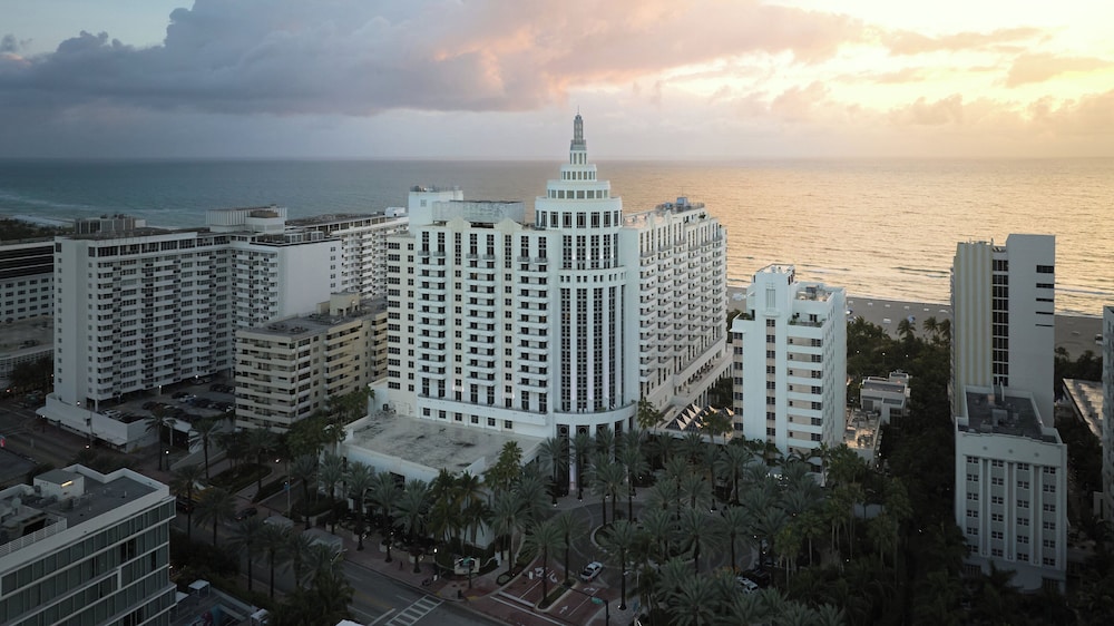 Loews Miami Beach Hotel – South Beach — Hotel building in Miami, Florida