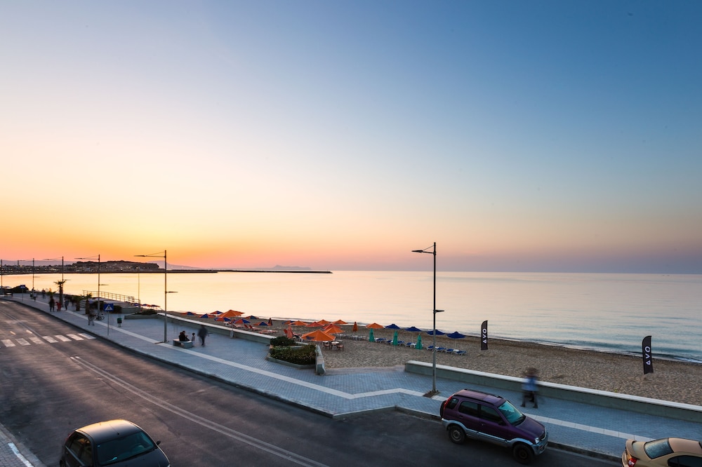 Dyo Suites — Beach in Rethymnon