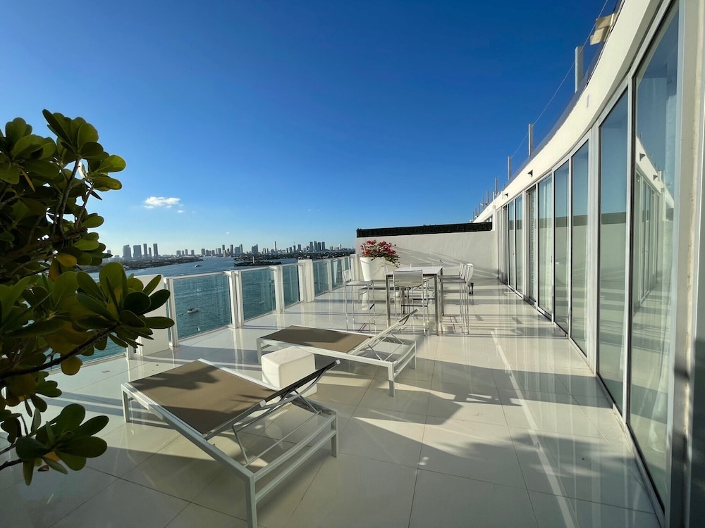 Mondrian South Beach — Hotel building in Miami, Florida
