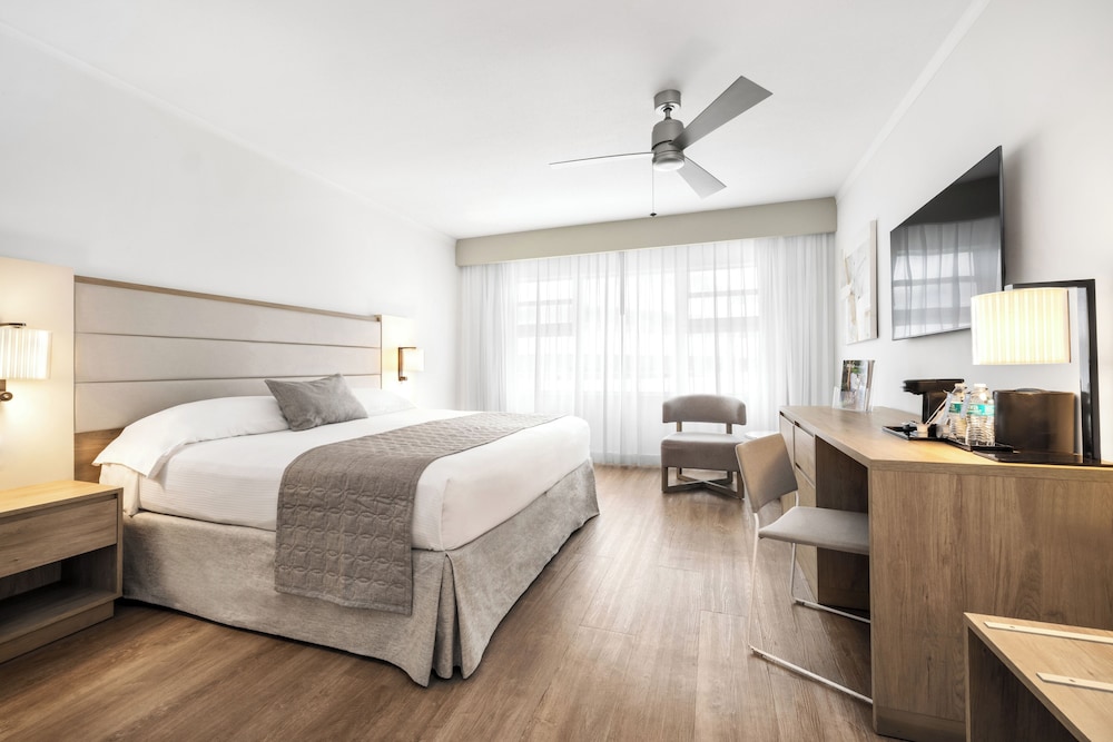 Hotel Riu Plaza Miami Beach — Hotel rooms in Miami, Florida