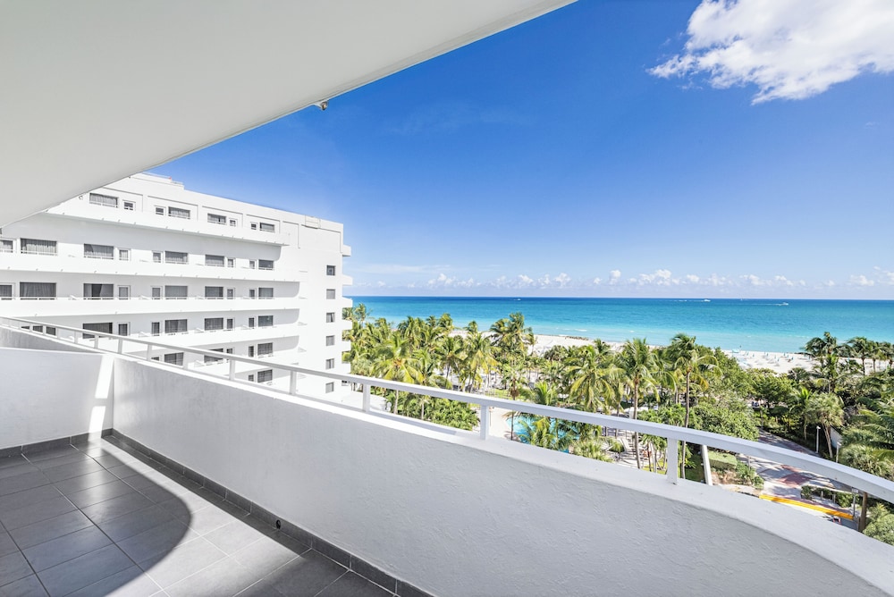 Hotel Riu Plaza Miami Beach — Beach in Miami, Florida