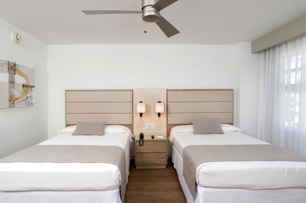 Hotel Riu Plaza Miami Beach — Hotel rooms in Miami, Florida