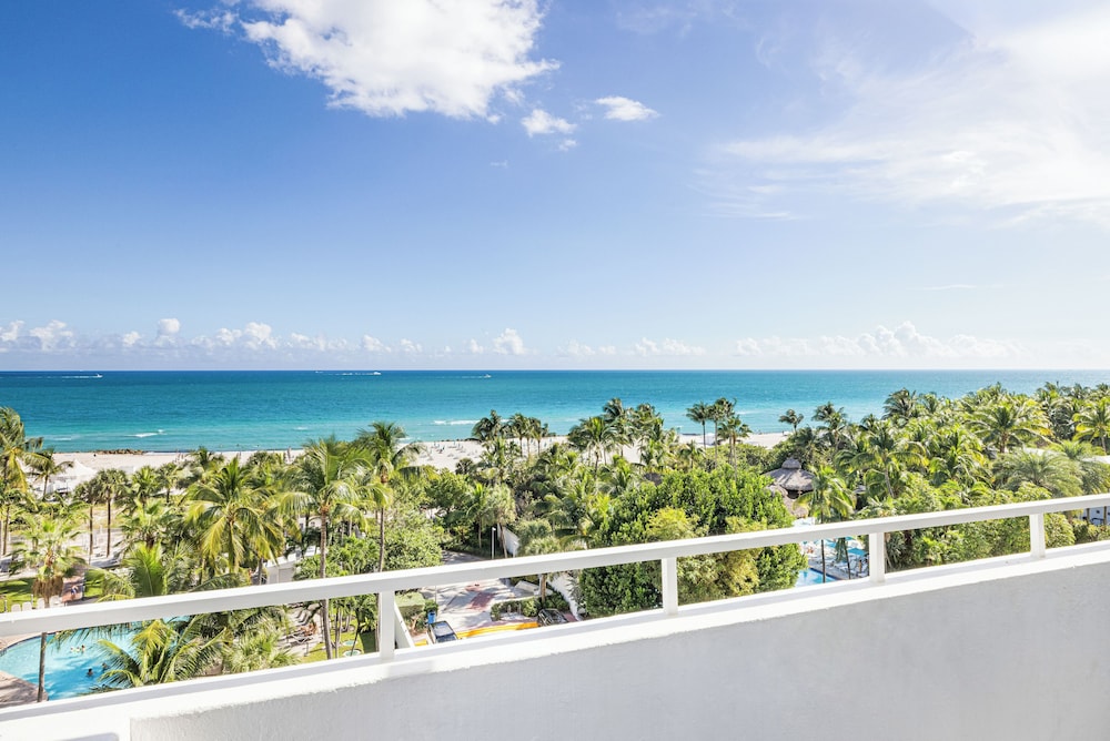 Hotel Riu Plaza Miami Beach — Beach in Miami, Florida