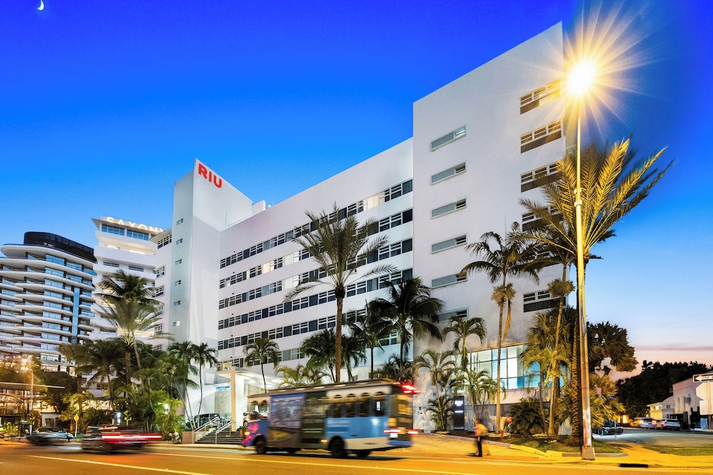 Hotel Riu Plaza Miami Beach — Hotel building in Miami, Florida