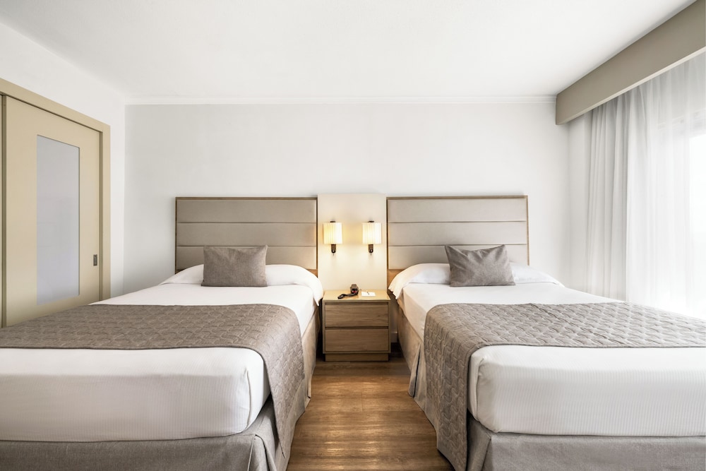 Hotel Riu Plaza Miami Beach — Hotel rooms in Miami, Florida