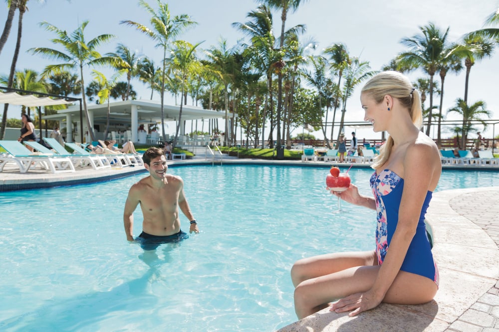 Hotel Riu Plaza Miami Beach — Swimming pool in Miami, Florida