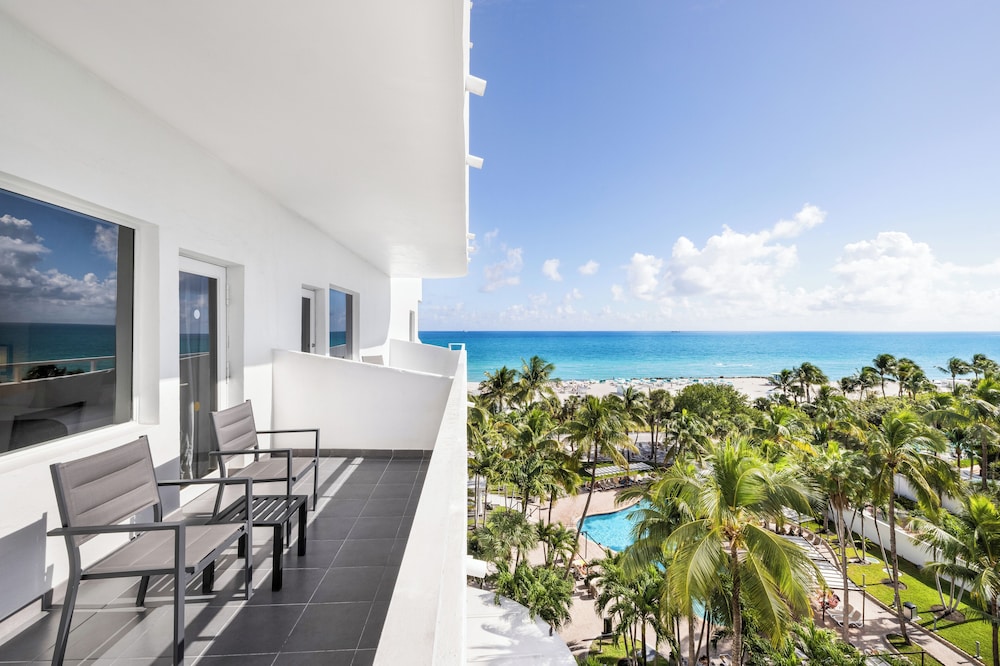 Hotel Riu Plaza Miami Beach — Hotel rooms in Miami, Florida