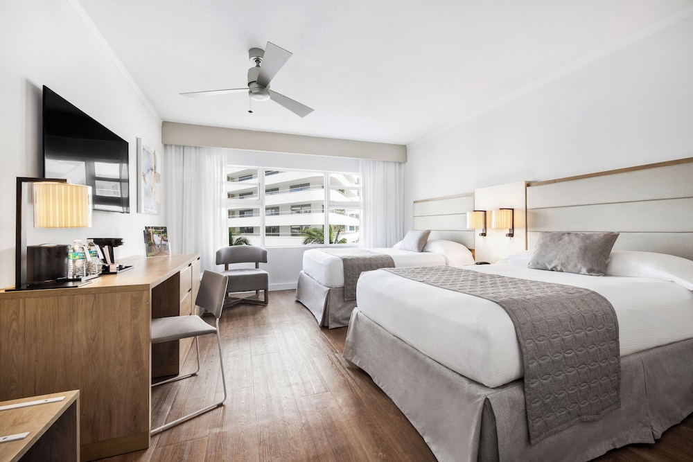 Hotel Riu Plaza Miami Beach — Hotel rooms in Miami, Florida