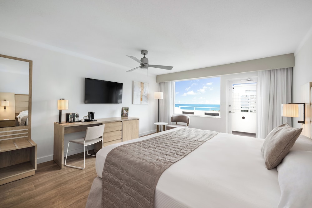 Hotel Riu Plaza Miami Beach — Hotel rooms in Miami, Florida