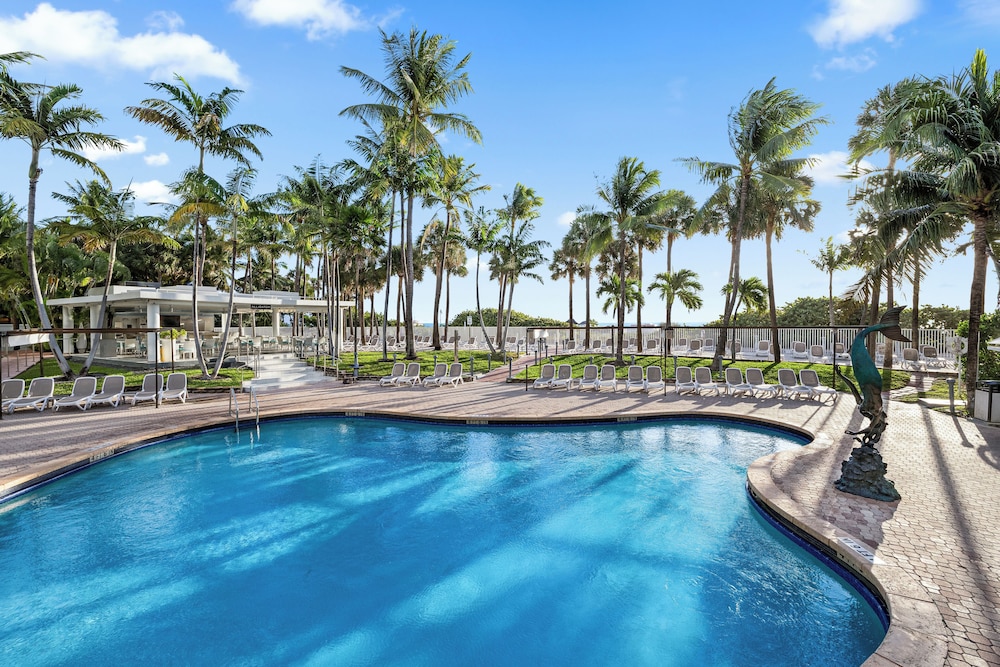 Hotel Riu Plaza Miami Beach — Swimming pool in Miami, Florida