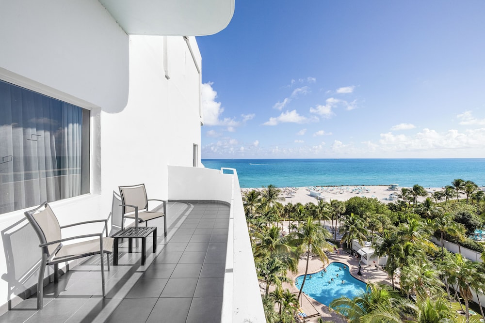 Hotel Riu Plaza Miami Beach — Beach in Miami, Florida