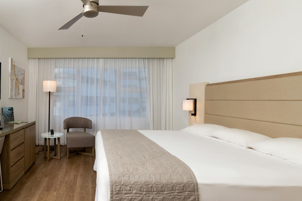 Hotel Riu Plaza Miami Beach — Hotel rooms in Miami, Florida