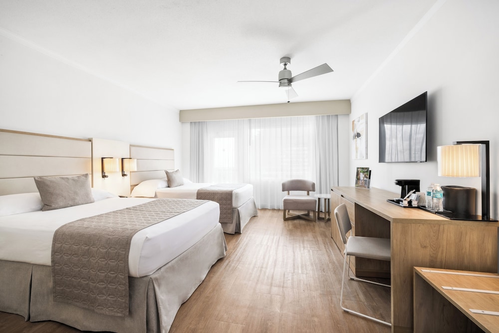Hotel Riu Plaza Miami Beach — Hotel rooms in Miami, Florida