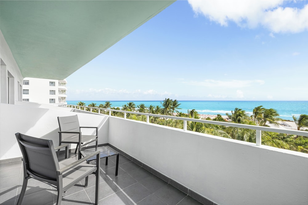 Hotel Riu Plaza Miami Beach — Hotel rooms in Miami, Florida