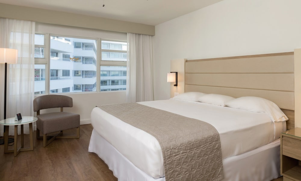 Hotel Riu Plaza Miami Beach — Hotel rooms in Miami, Florida