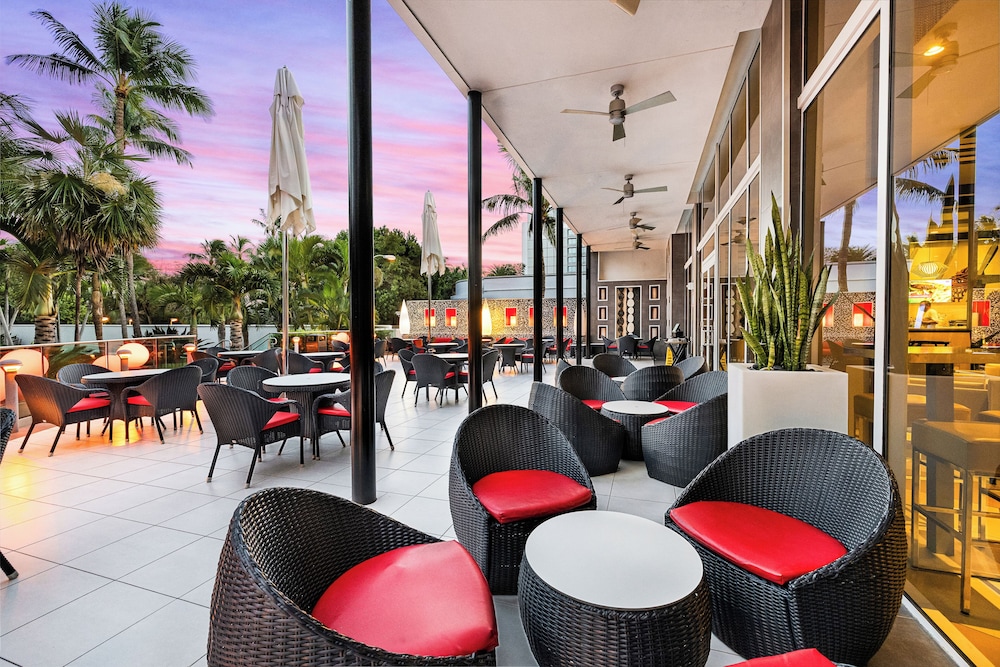 Hotel Riu Plaza Miami Beach — Restaurant & bars in Miami, Florida