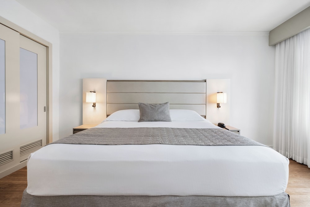 Hotel Riu Plaza Miami Beach — Hotel rooms in Miami, Florida