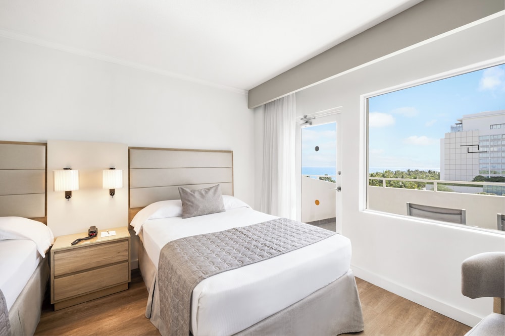 Hotel Riu Plaza Miami Beach — Hotel rooms in Miami, Florida